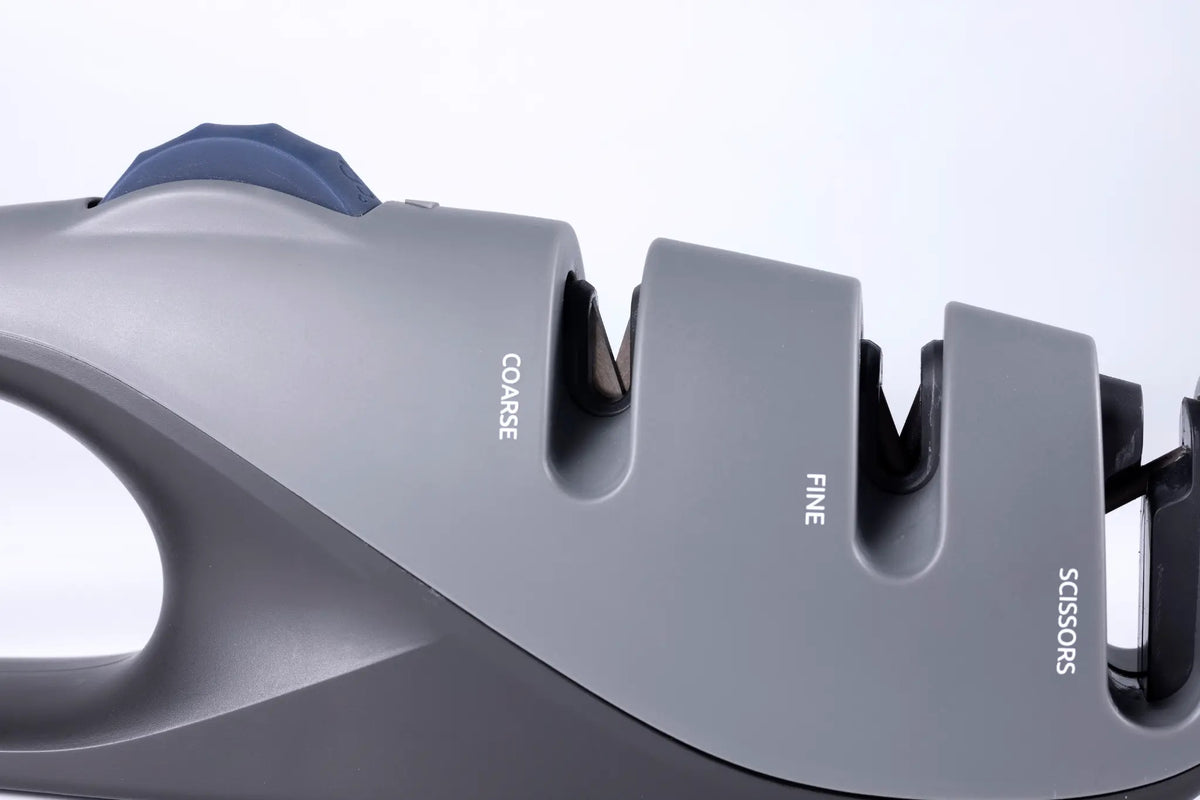 ZUKU R066 — top closeup of COARSE FINE SCISSORS slots