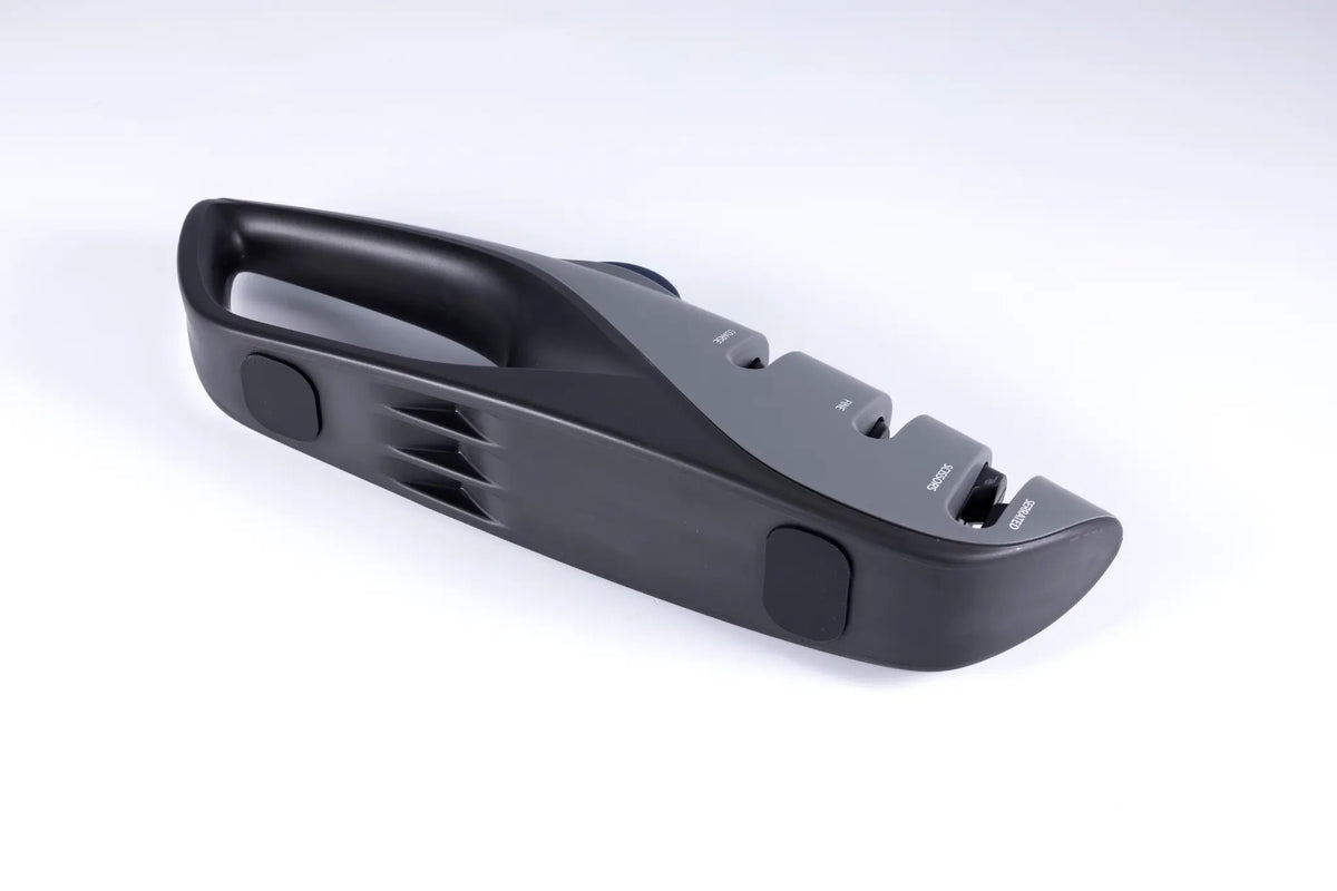 ZUKU R066 — base showing non-slip rubber pads